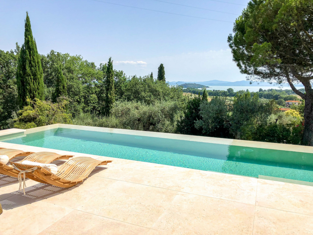 Farmhouse with pool in Tuoro sul Trasimeno