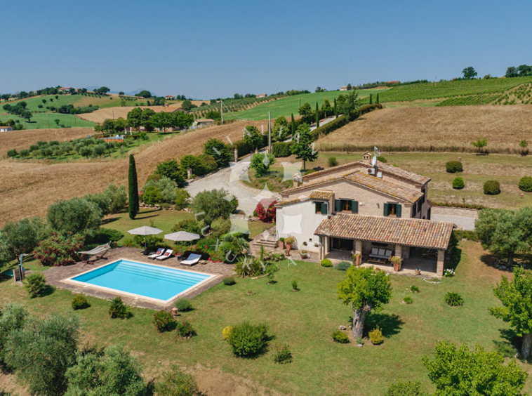 Villa Arcevia Marche Italy Luxury Panorama
