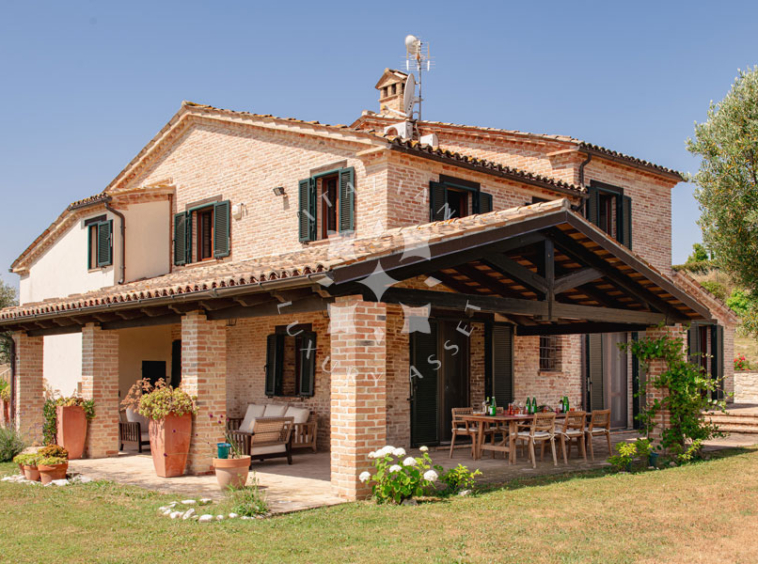 Villa Arcevia Marche Italy Luxury Panorama