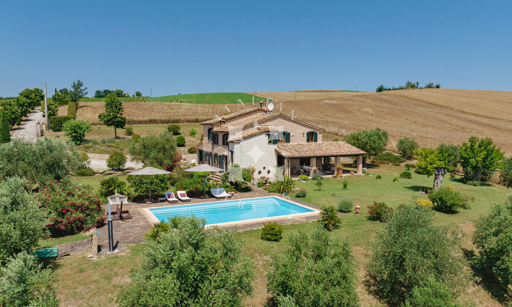 Villa Arcevia Marche Italy Luxury Panorama