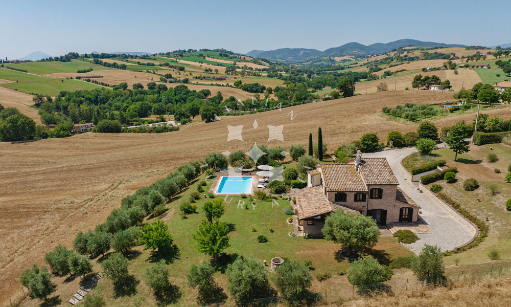 Villa Arcevia Marche Italy Luxury Panorama