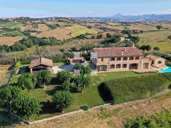 Farmhouse Barbara Ancona Marche Luxury Pool