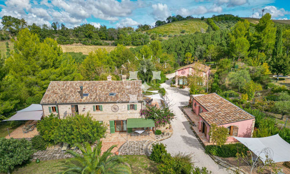 Agriturismo Ponzano Fermo Marche Pool Panorama
