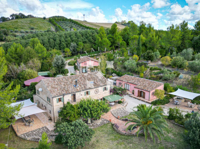 Agriturismo Ponzano Fermo Marche Pool Panorama