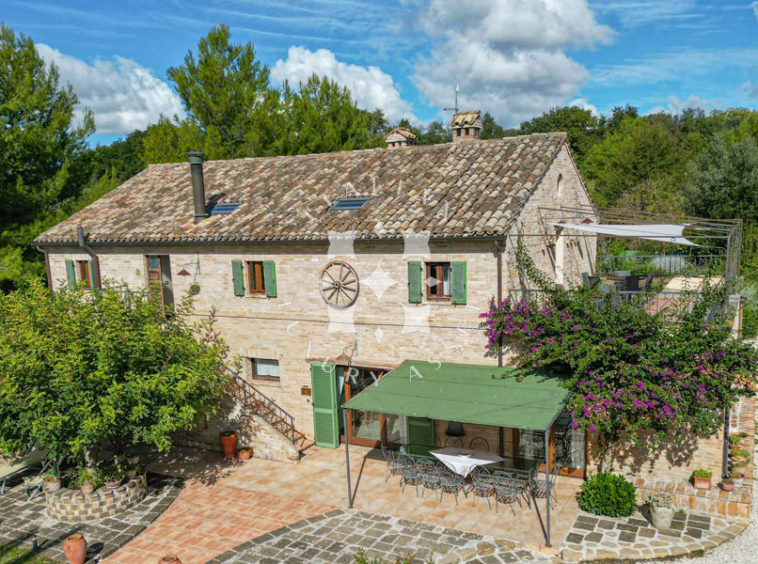 Agriturismo Ponzano Fermo Marche Pool Panorama
