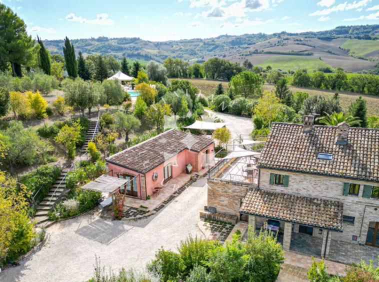 Agriturismo Ponzano Fermo Marche Pool Panorama