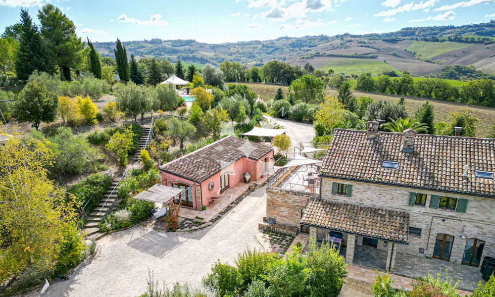 Agriturismo Ponzano Fermo Marche Pool Panorama