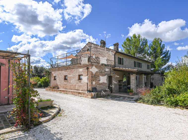 Agriturismo Ponzano Fermo Marche Pool Panorama