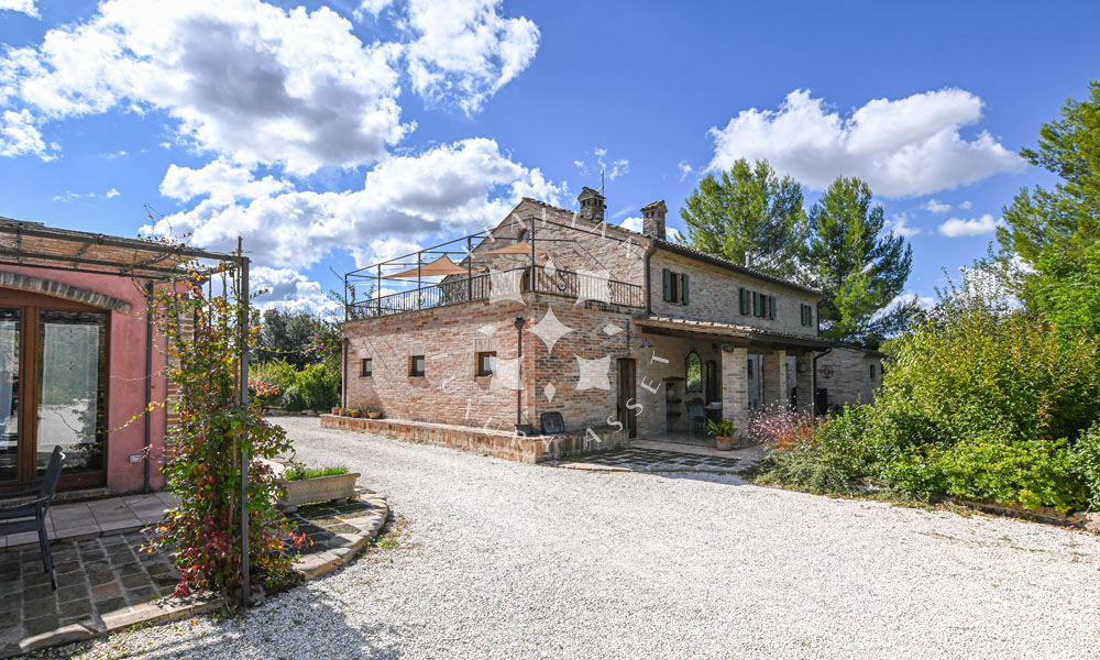 Agriturismo Ponzano Fermo Marche Pool Panorama