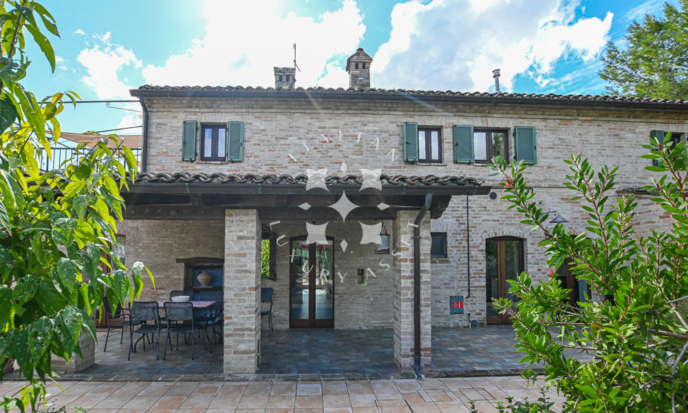 Agriturismo Ponzano Fermo Marche Pool Panorama