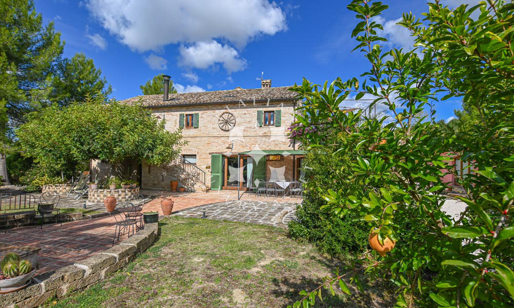 Agriturismo Ponzano Fermo Marche Pool Panorama
