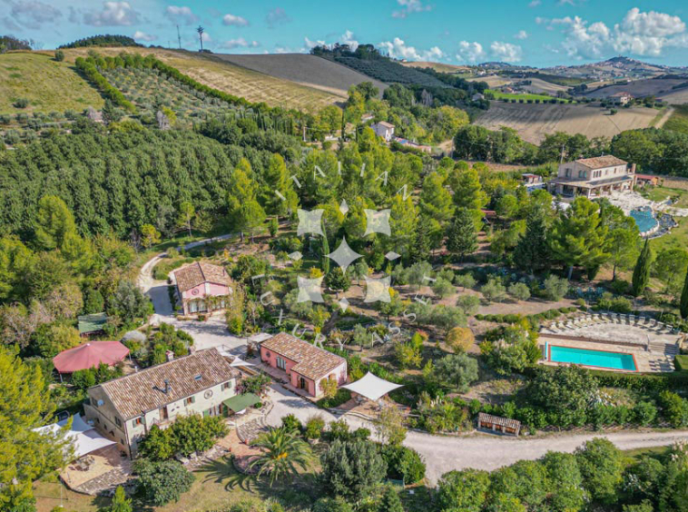 Agriturismo Ponzano Fermo Marche Pool Panorama