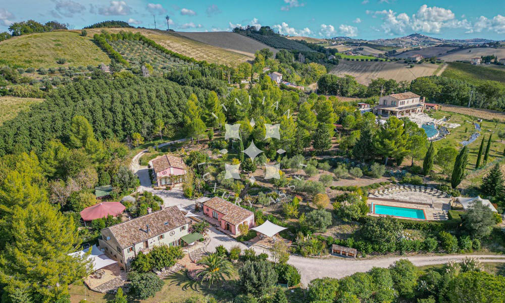 Agriturismo Ponzano Fermo Marche Pool Panorama