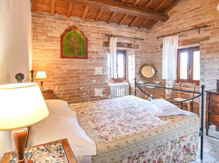 Agriturismo Ponzano Fermo Marche Pool Panorama