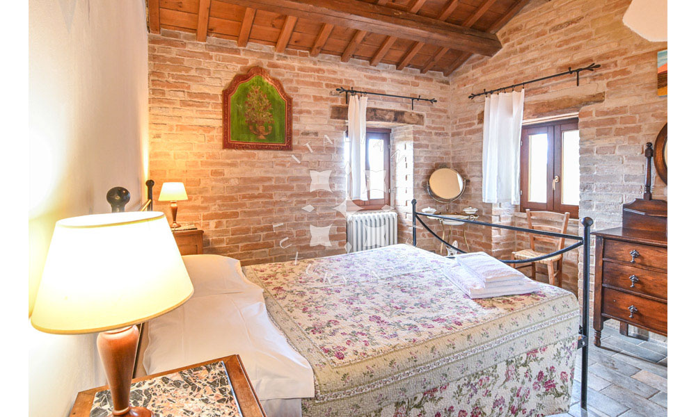 Agriturismo Ponzano Fermo Marche Pool Panorama