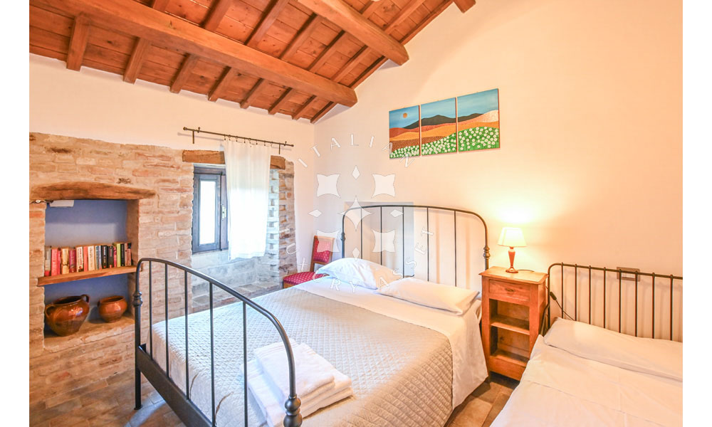 Agriturismo Ponzano Fermo Marche Pool Panorama