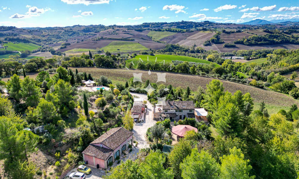 Agriturismo Ponzano Fermo Marche Pool Panorama