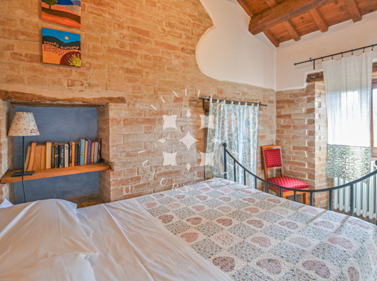 Agriturismo Ponzano Fermo Marche Pool Panorama