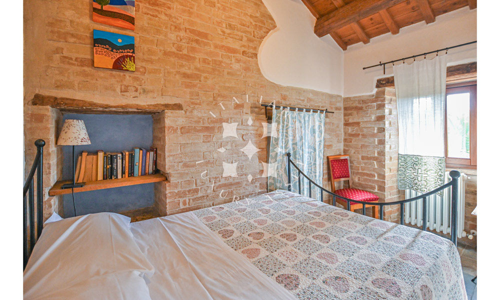 Agriturismo Ponzano Fermo Marche Pool Panorama
