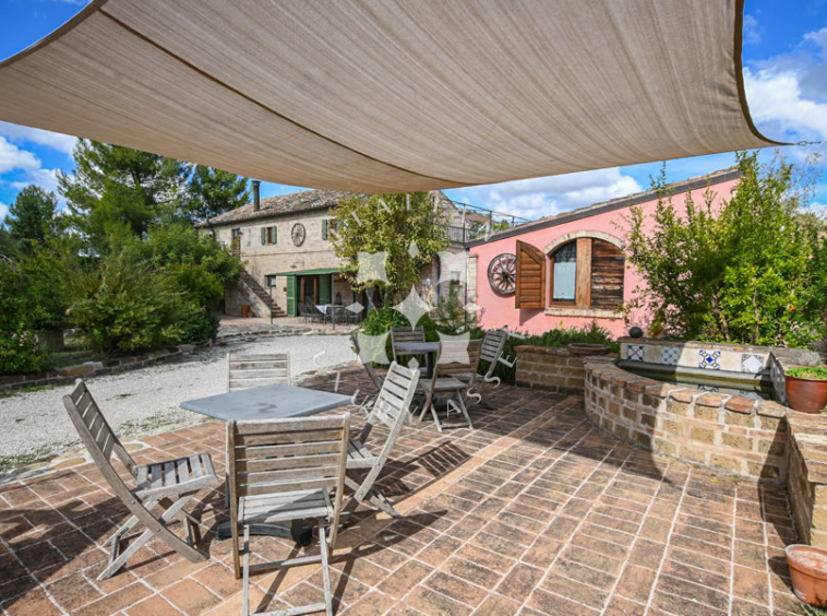 Agriturismo Ponzano Fermo Marche Pool Panorama