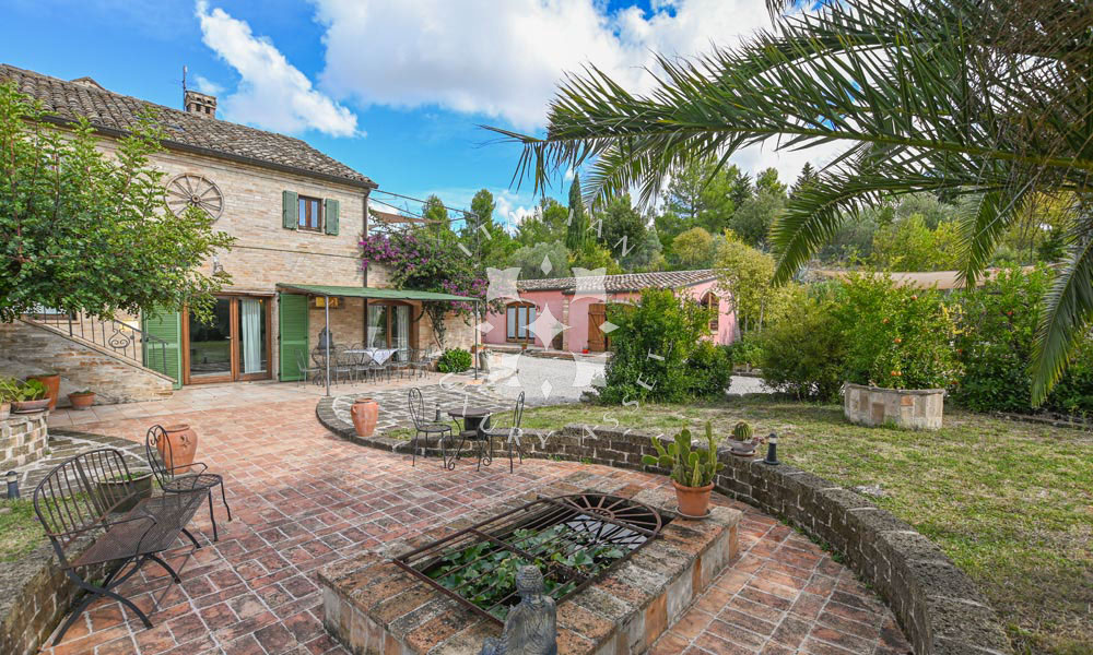 Agriturismo Ponzano Fermo Marche Pool Panorama