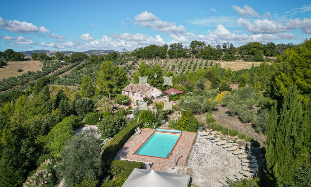 Agriturismo Ponzano Fermo Marche Pool Panorama