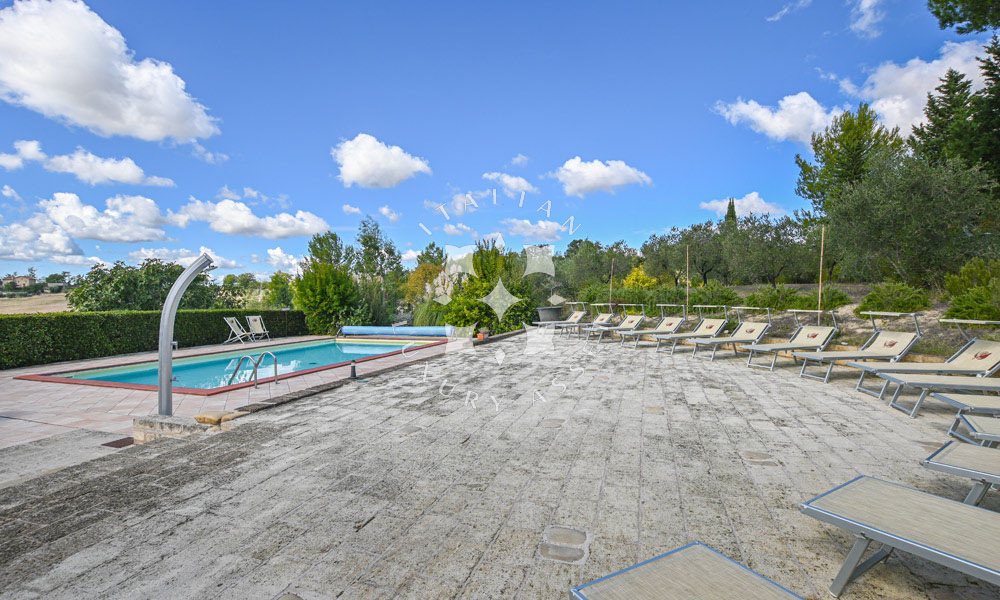 Agriturismo Ponzano Fermo Marche Pool Panorama